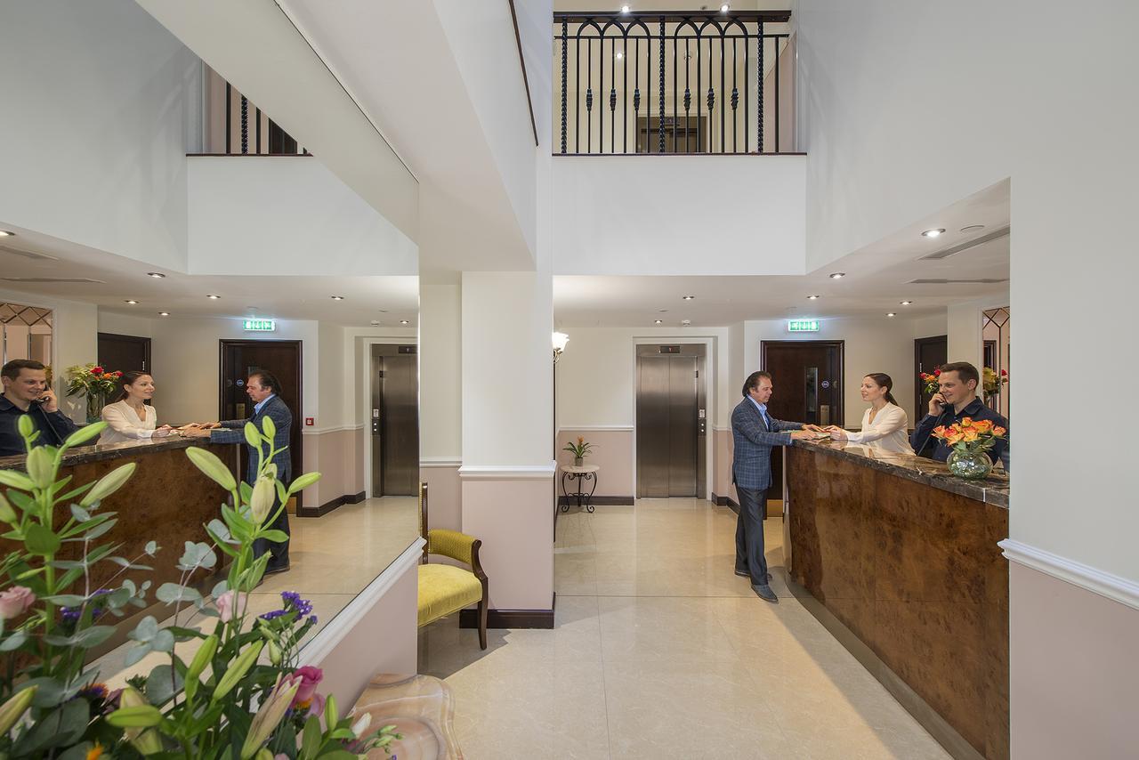 The George Street Hotel Оксфорд Екстер'єр фото The hotel's reception