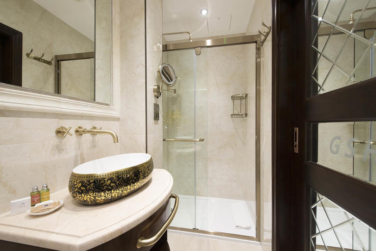The George Street Hotel Оксфорд Екстер'єр фото A shower enclosure
